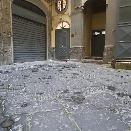L'antico Borgo Angioino Naples