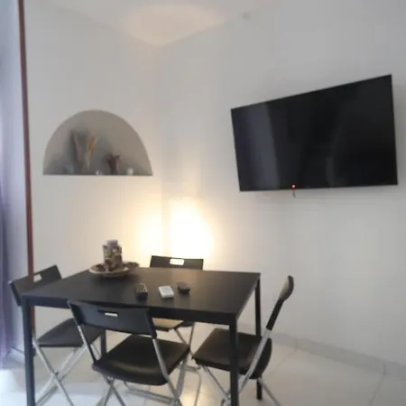 L'antico Borgo Angioino * Napels